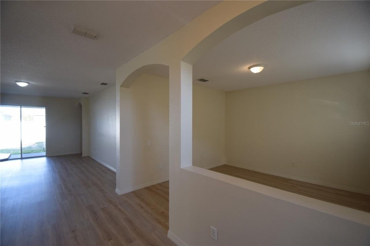 823 Krenson Woods Ln - Photo 5 of 32