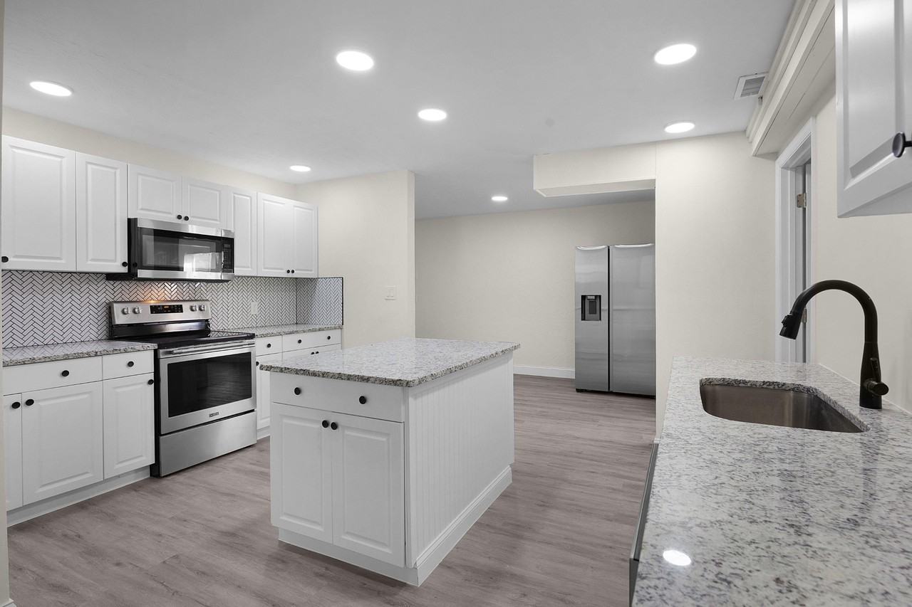 Aldridge Ave - Photo 2 of 16