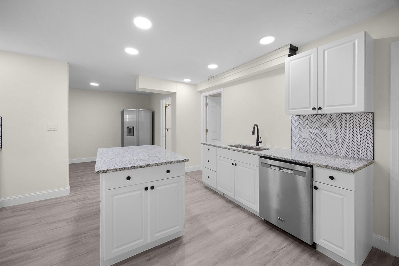 Aldridge Ave - Photo 3 of 16