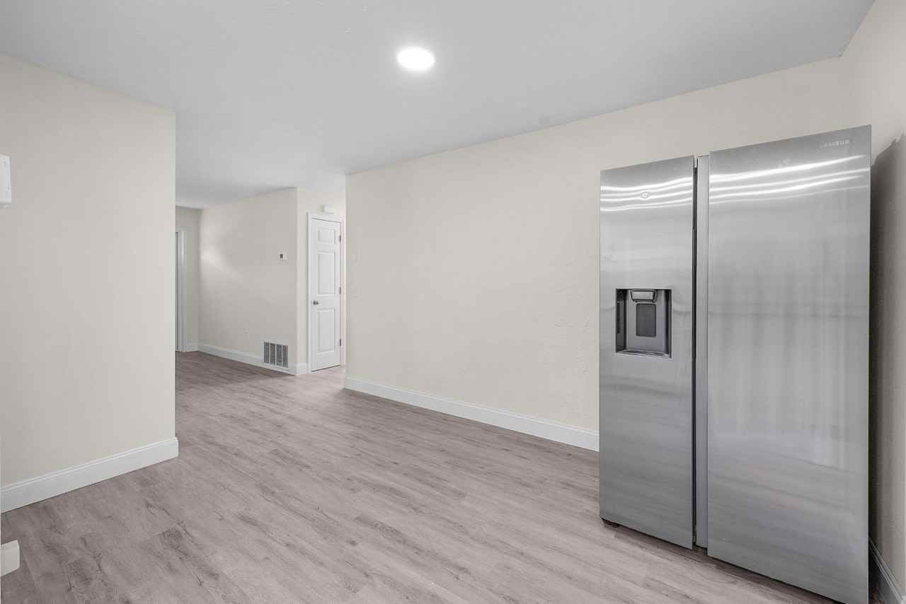 Aldridge Ave - Photo 4 of 16