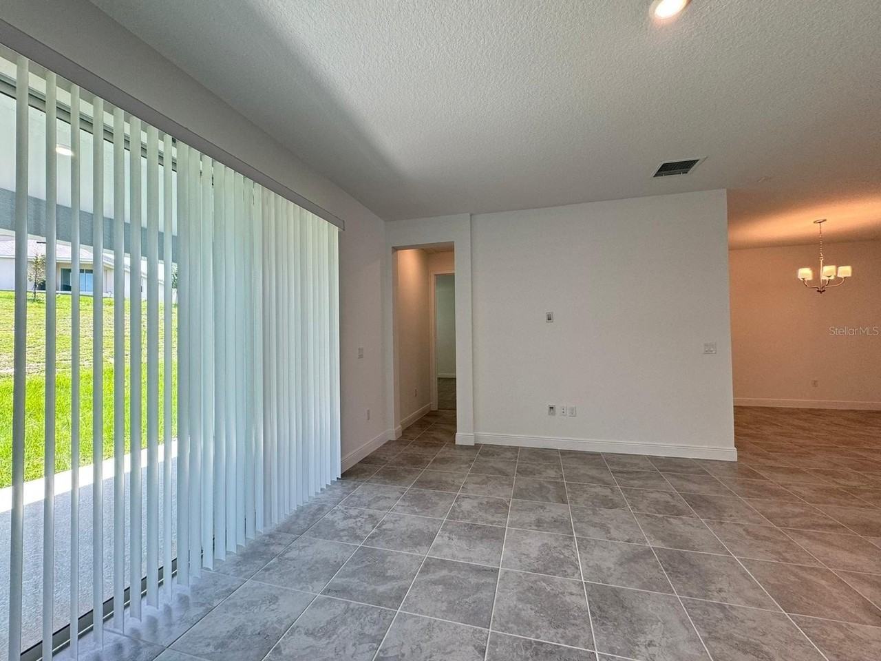 2041 Axel St - Photo 7 of 33