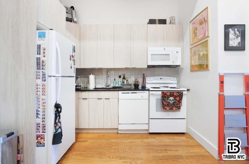 1068 Putnam Ave - Photo 3 of 7