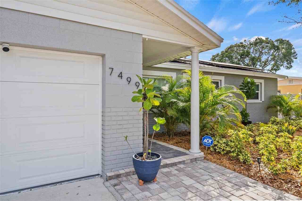 7499 Oak St Ne - Photo 3 of 34