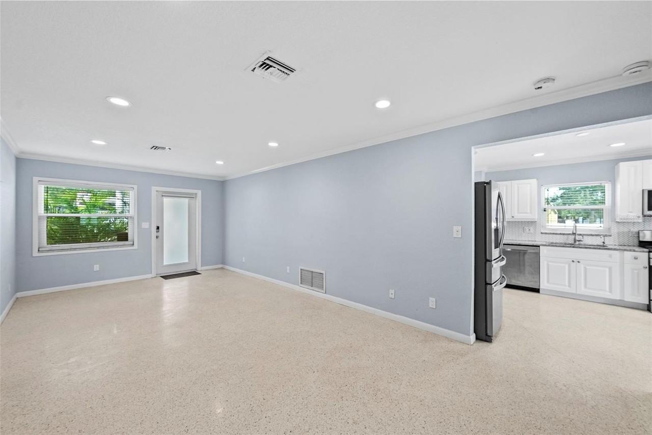 7499 Oak St Ne - Photo 5 of 34