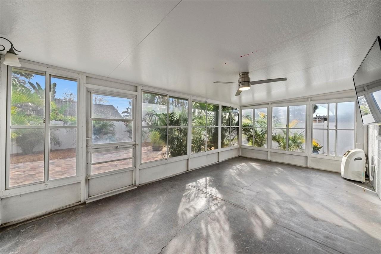 7499 Oak St Ne - Photo 7 of 34