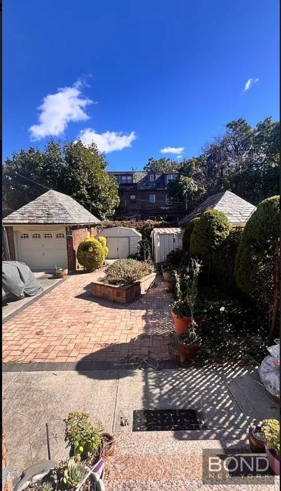 3329 84th St - Photo 7 of 9