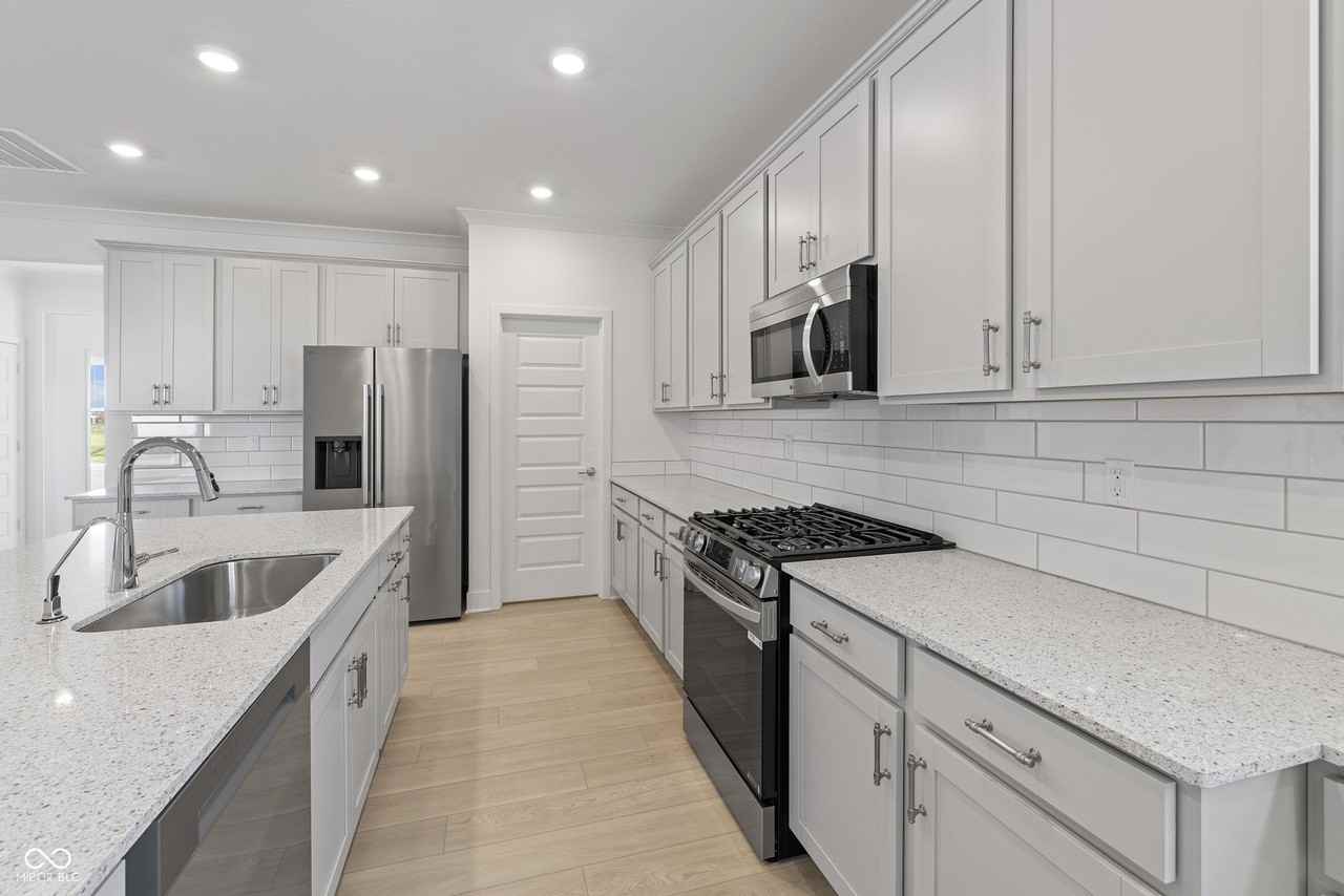 15480 Postman Rd - Photo 2 of 5