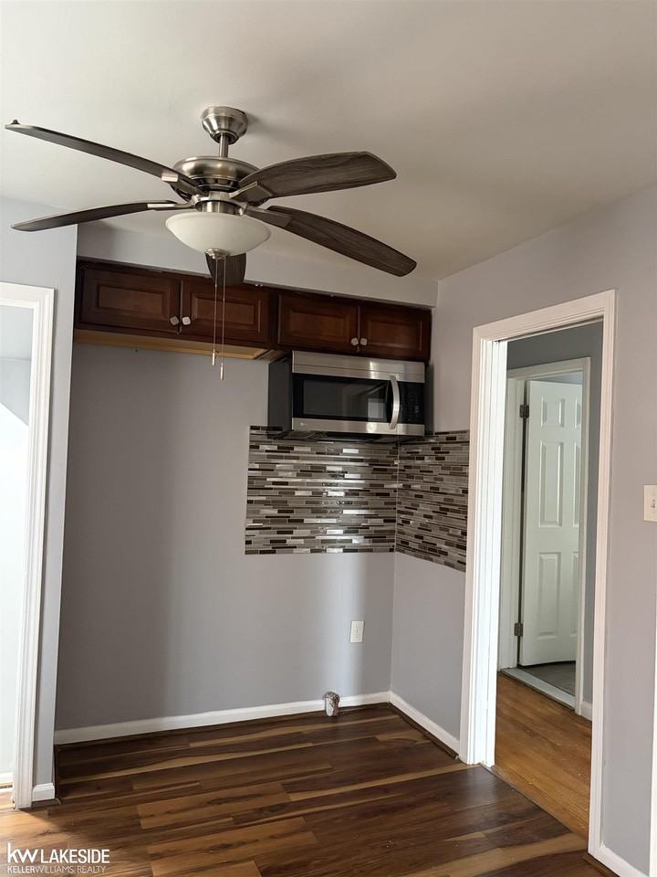 9539 Beaverland - Photo 2 of 12