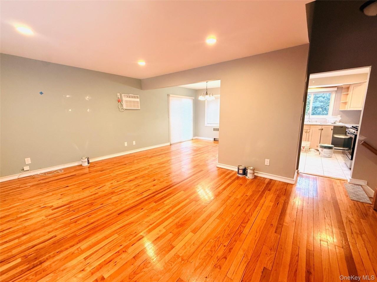 137 Willard Ave - Photo 2 of 14