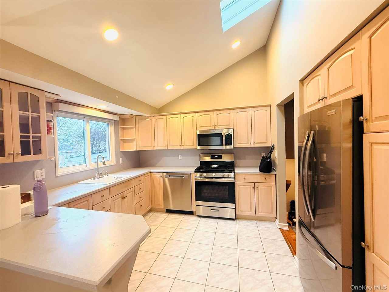 137 Willard Ave - Photo 4 of 14