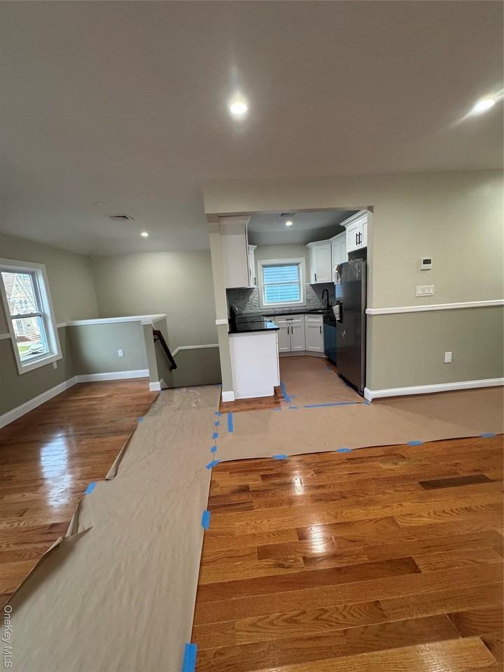 11832 200th St 2nd Fl #2ndFL - Photo 4 of 5