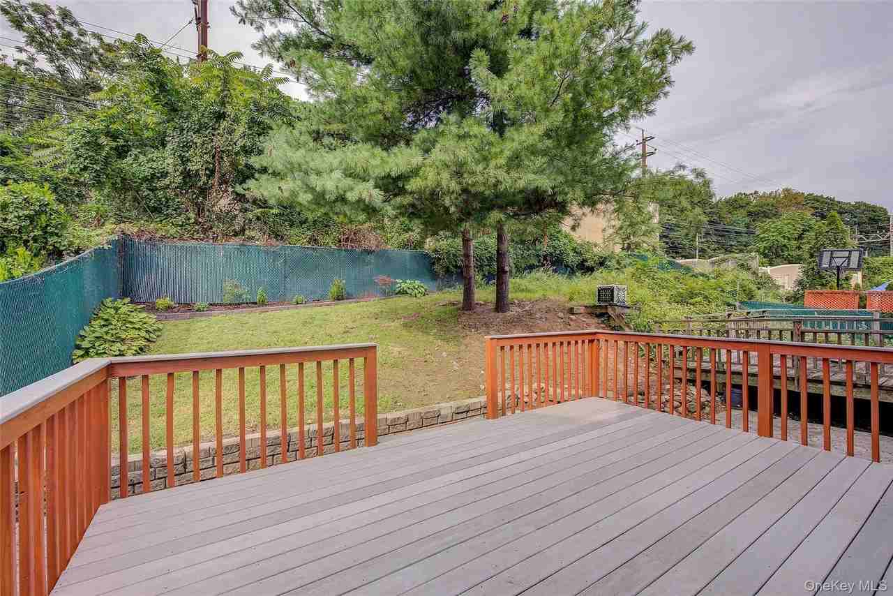 41 Beechwood Avenue unit: House - Photo 4 of 42