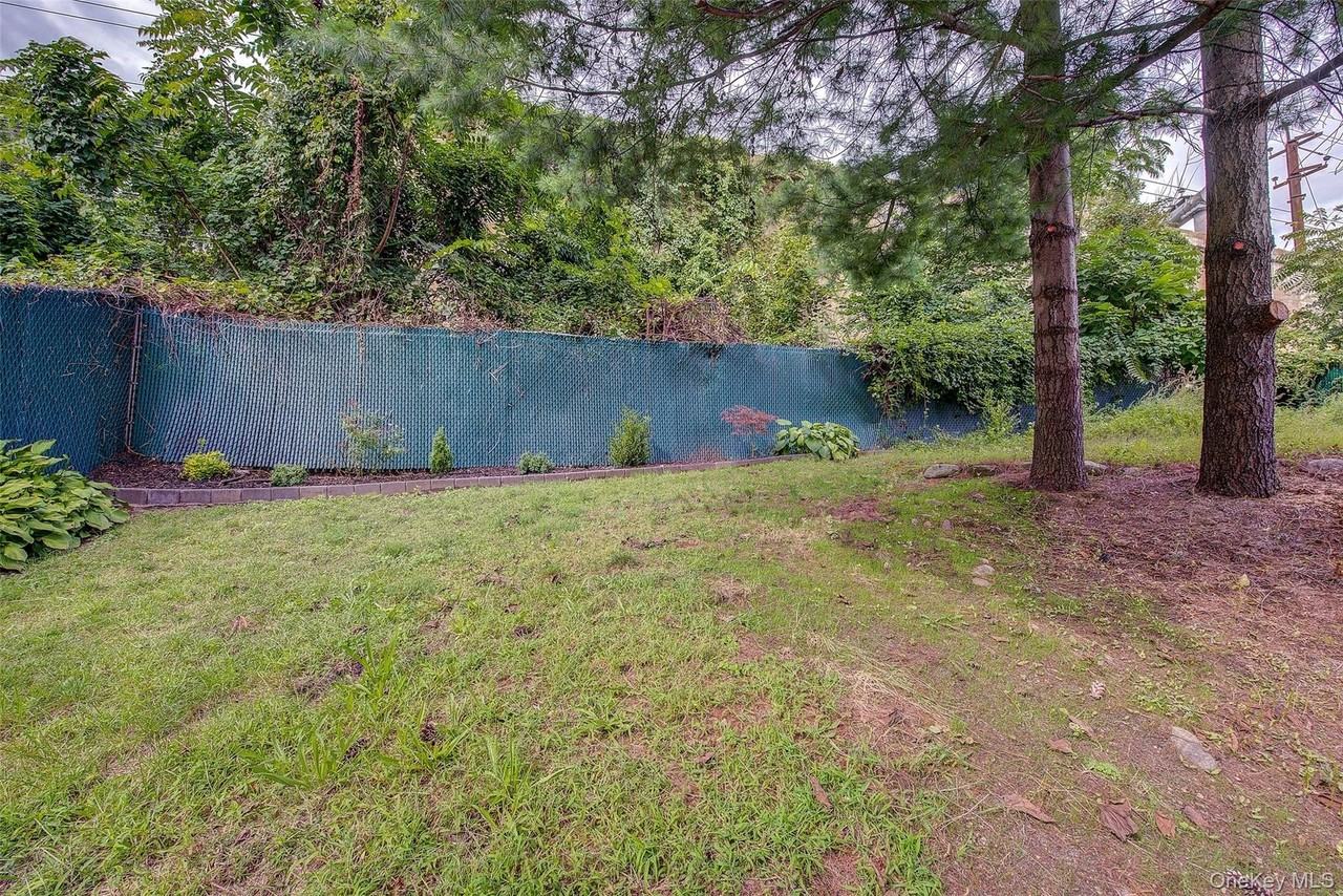 41 Beechwood Avenue unit: House - Photo 7 of 42