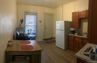 21 W Main St Apt B #B - Photo 1 of 1