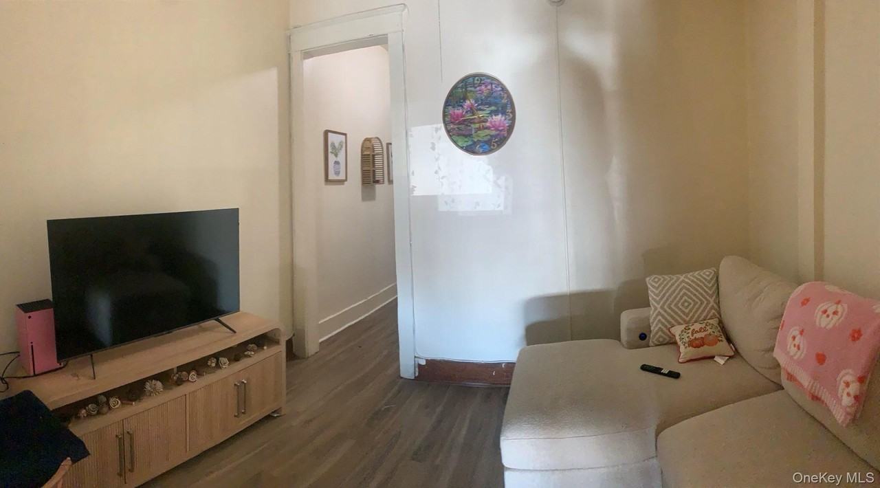 21 W Main St Apt B #B - Photo 4 of 7