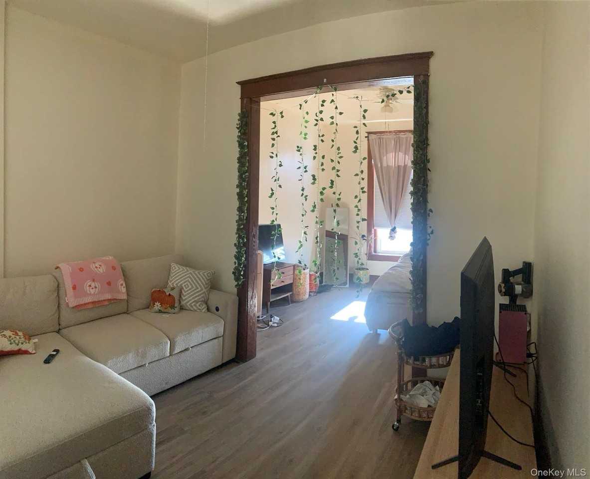 21 W Main St Apt B #B - Photo 5 of 7