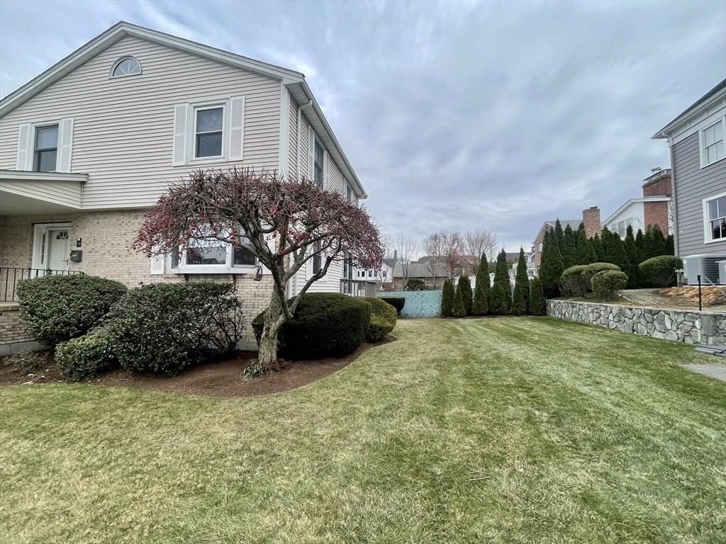 196 Linwood Ave Unit 196 #196 - Photo 4 of 37