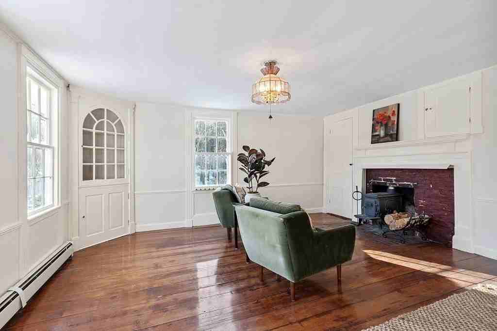 25 25 Bulkeley Rd unit: Center - Photo 7 of 36