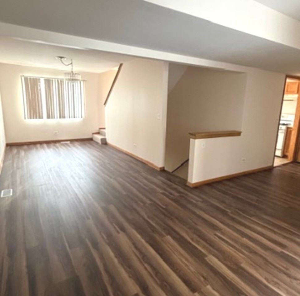 7018 100th St - Photo 2 of 10