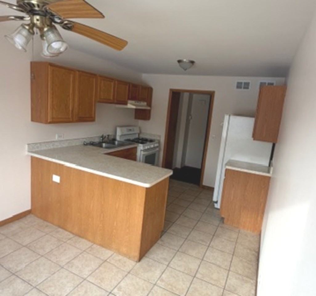 7018 100th St - Photo 3 of 10