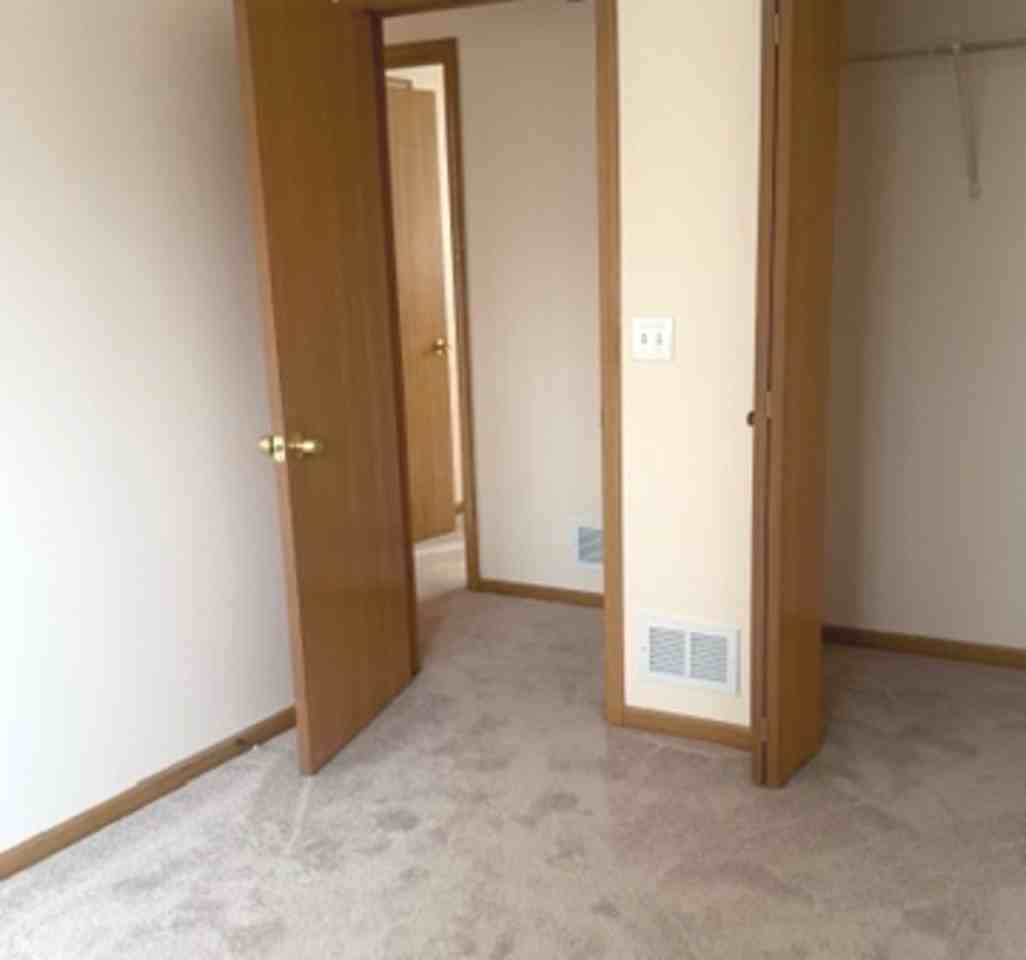 7018 100th St - Photo 5 of 10