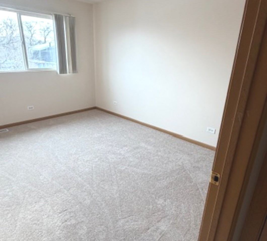 7018 100th St - Photo 6 of 10