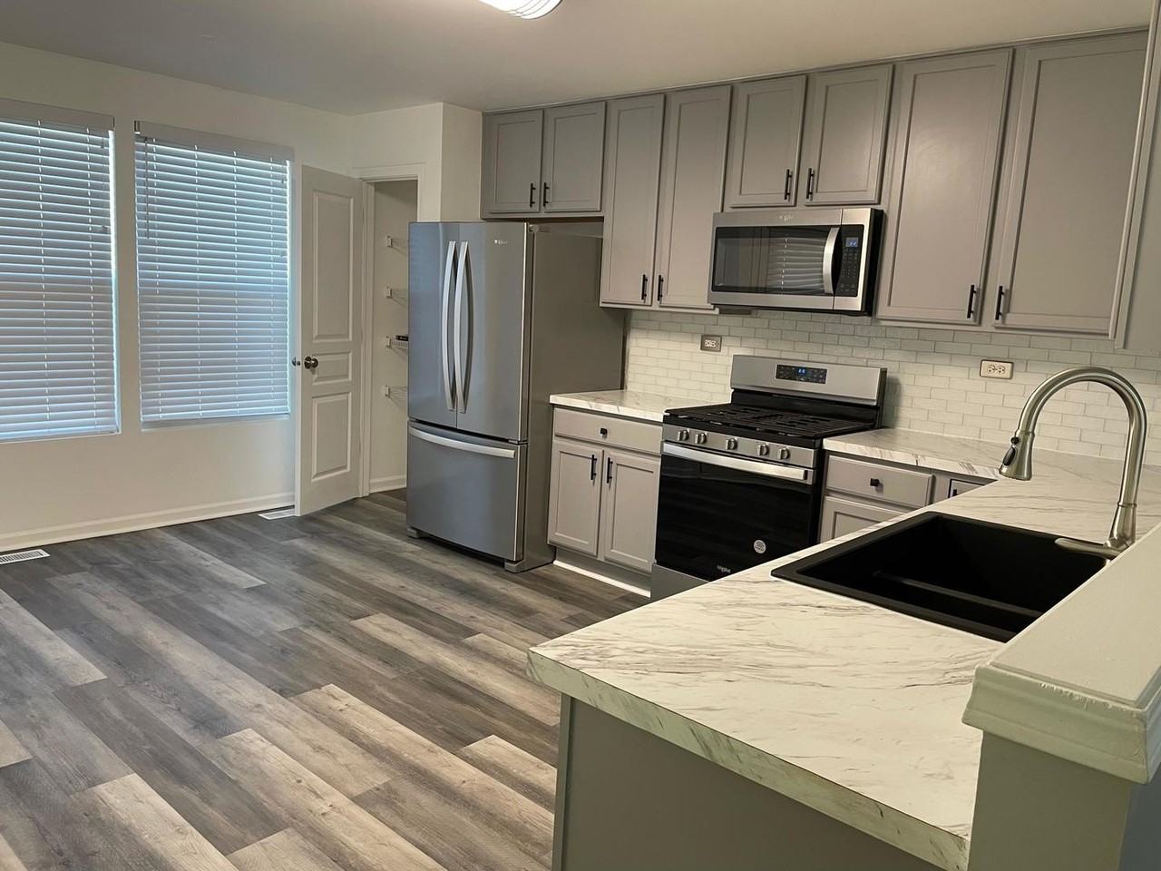 416 Conservatory Ln - Photo 6 of 28