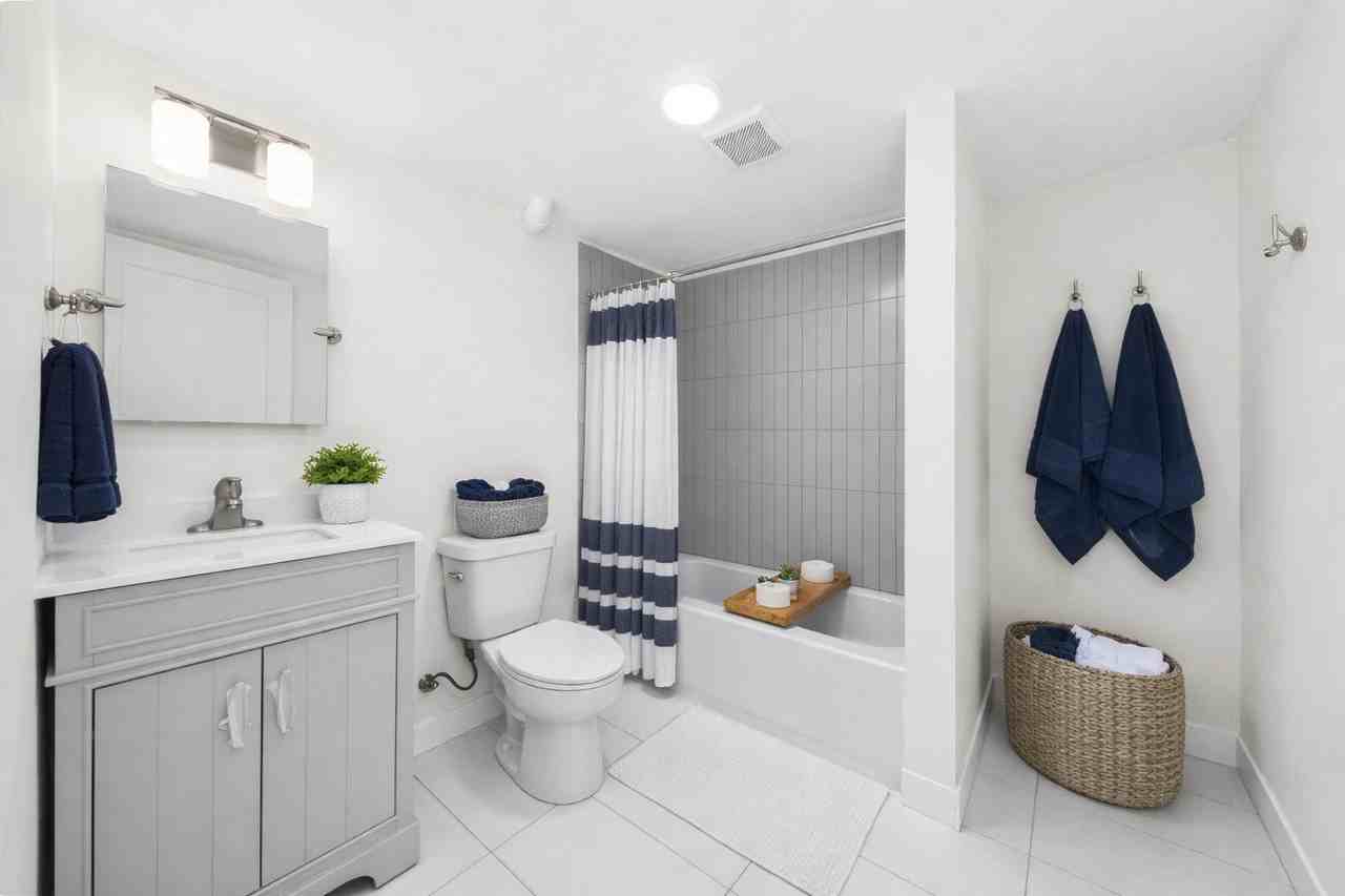 3037 W Lexington St Unit G #G - Photo 5 of 9