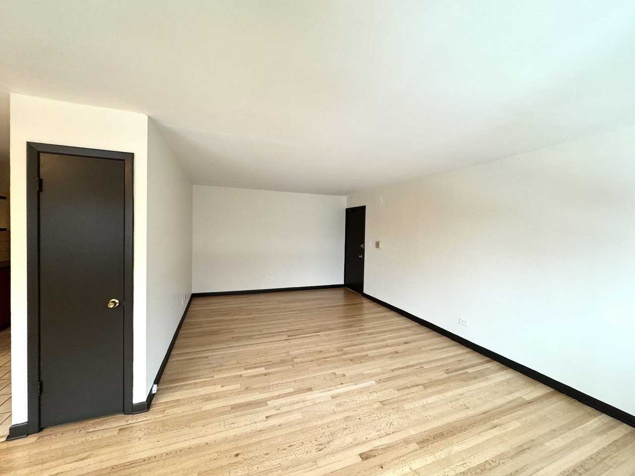 424 Elgin Ave #8 - Photo 5 of 21