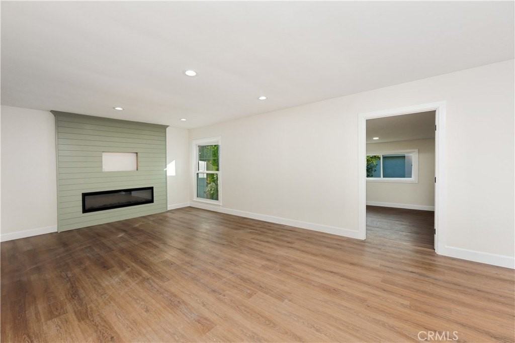 12814 Downey Ave - Photo 3 of 22