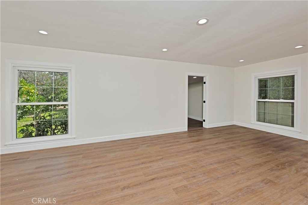 12814 Downey Ave - Photo 4 of 22