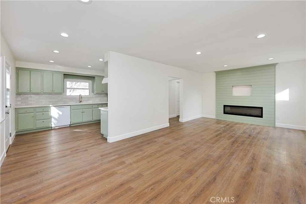 12814 Downey Ave - Photo 5 of 22