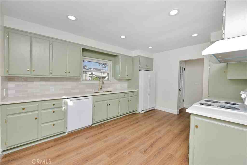 12814 Downey Ave - Photo 6 of 22