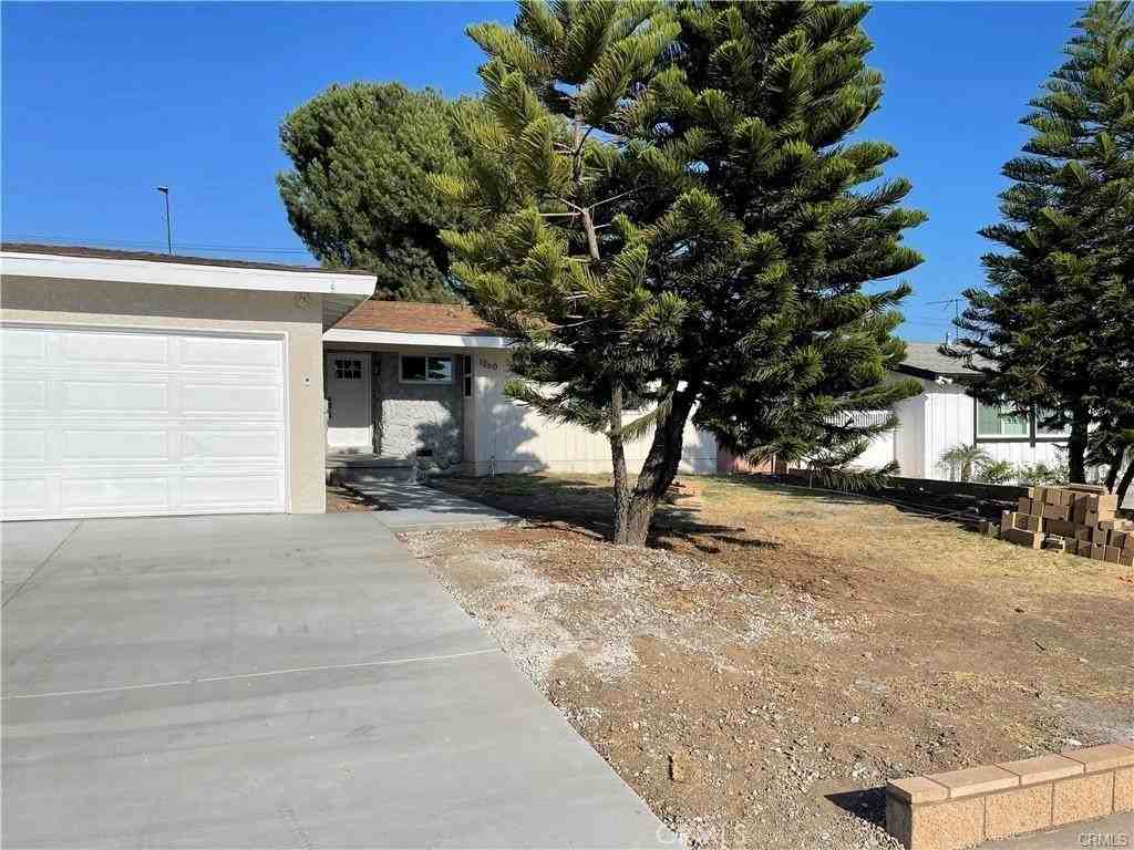 1260 Hacienda Rd - Photo 3 of 16