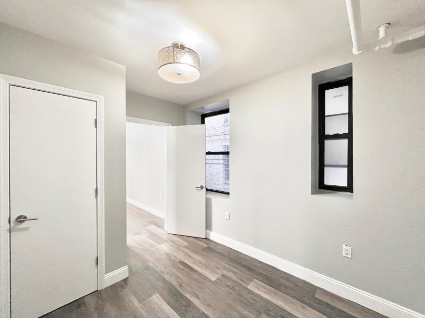 121 Vermilyea Ave - Photo 4 of 10