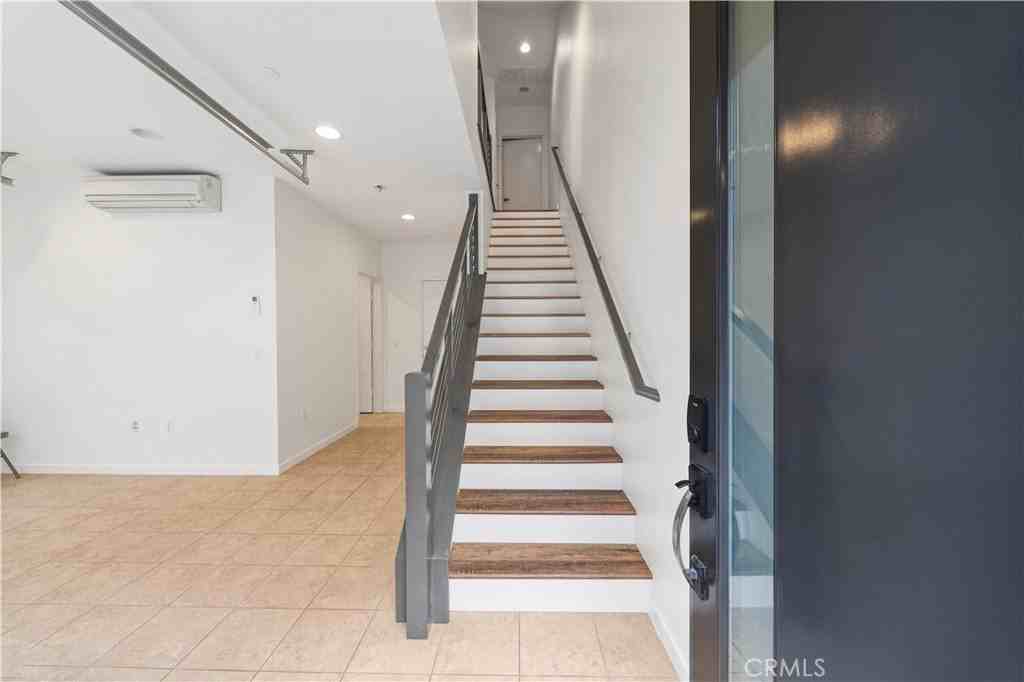 1533 Sullivan Ave - Photo 4 of 39