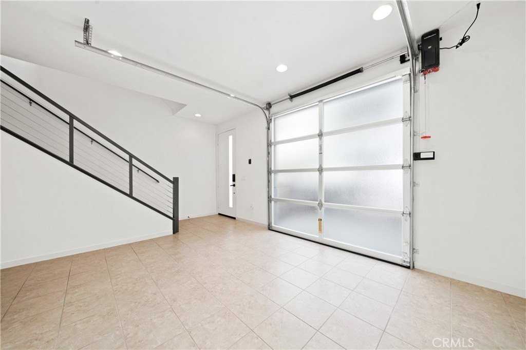 1533 Sullivan Ave - Photo 7 of 39