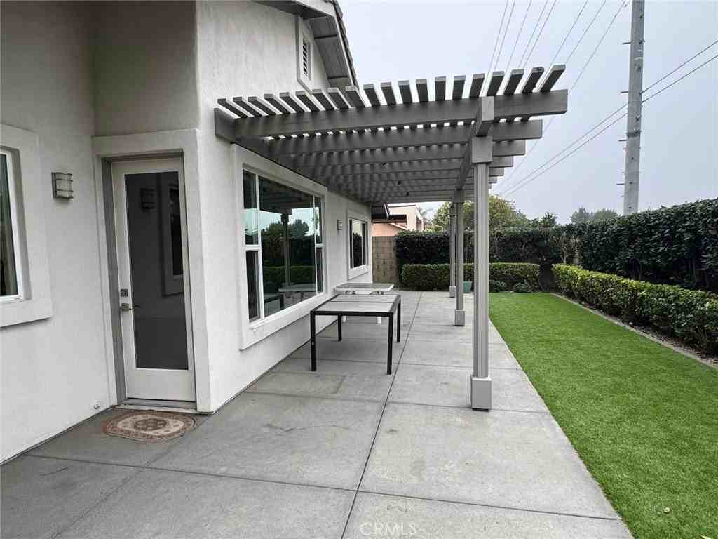 18211 Devonwood Cir - Photo 3 of 37