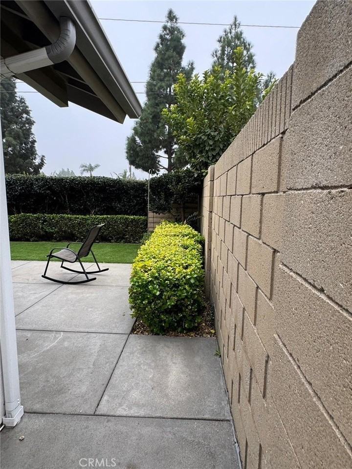 18211 Devonwood Cir - Photo 6 of 37