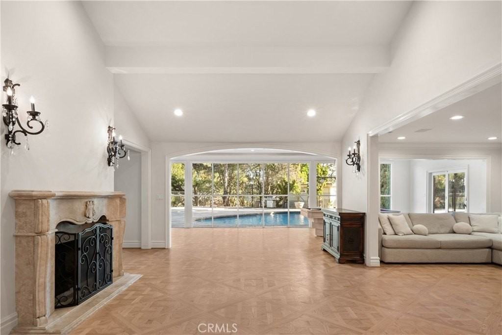 8152 Tianna Rd - Photo 5 of 39