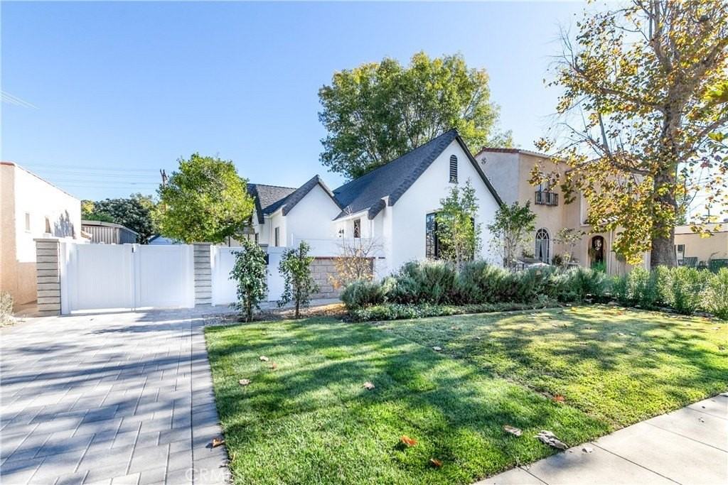 912 N Howard St - Photo 2 of 32