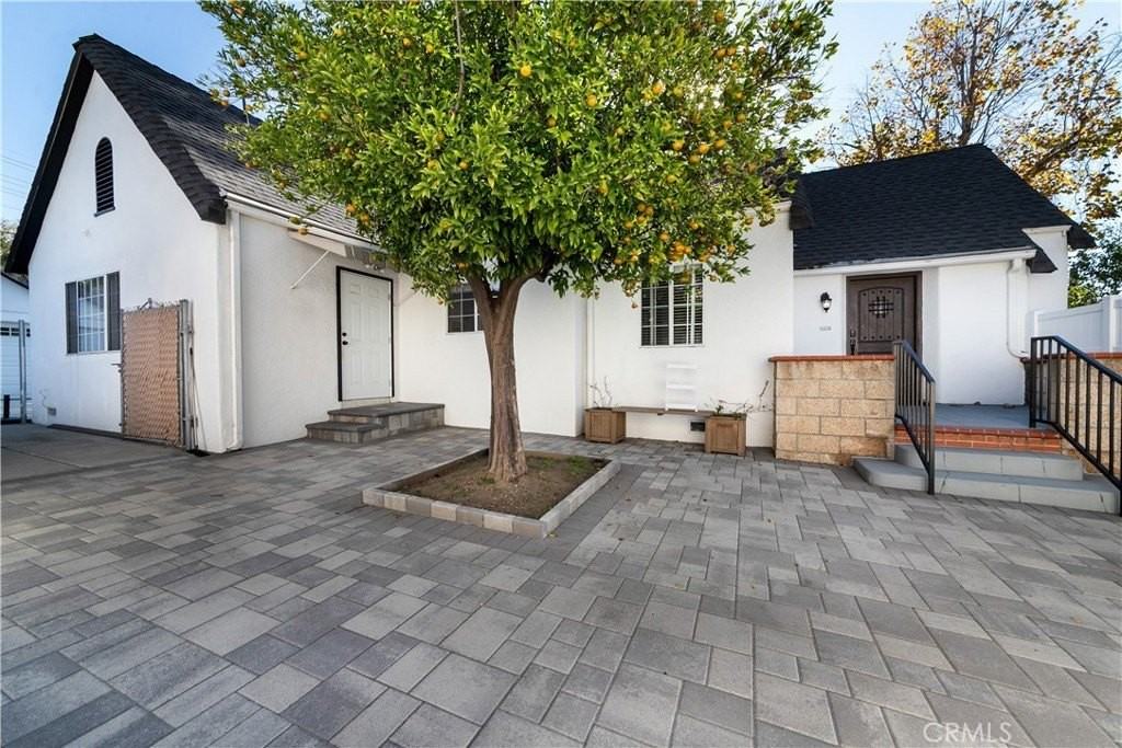 912 N Howard St - Photo 5 of 32