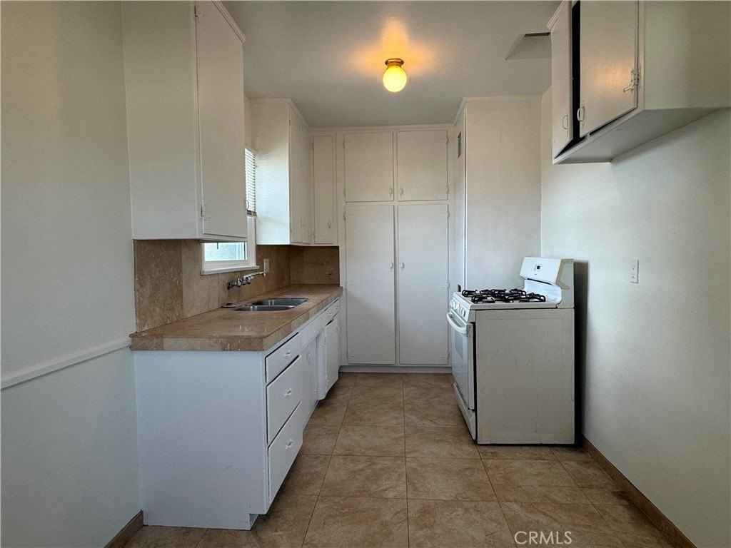 15234 Rayen St #F - Photo 6 of 21