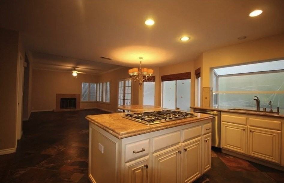 2778 Delpha Ct - Photo 3 of 15