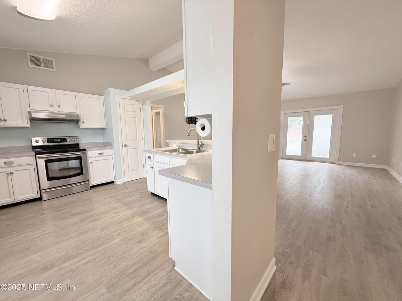 3663 Carol Ann Ln - Photo 5 of 27