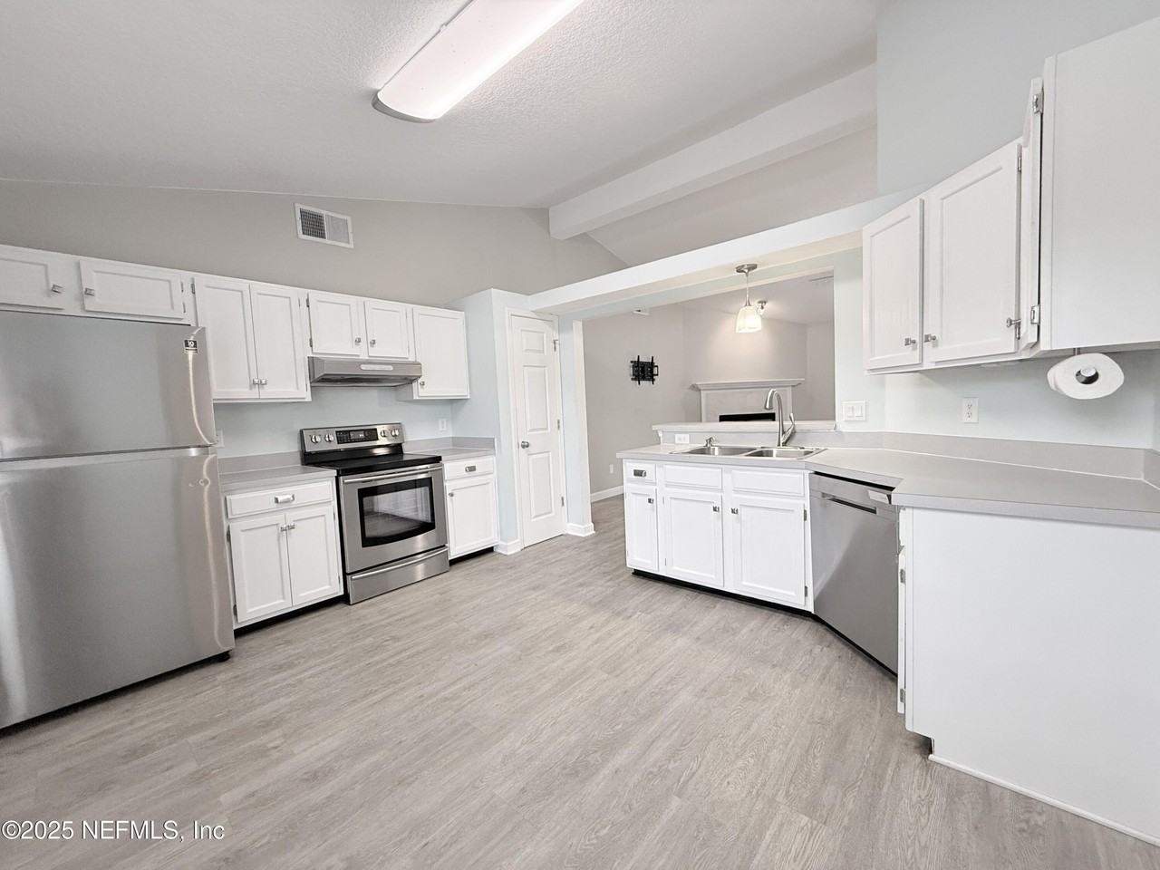 3663 Carol Ann Ln - Photo 6 of 27