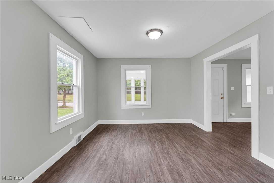 19601 Raymond St - Photo 4 of 21