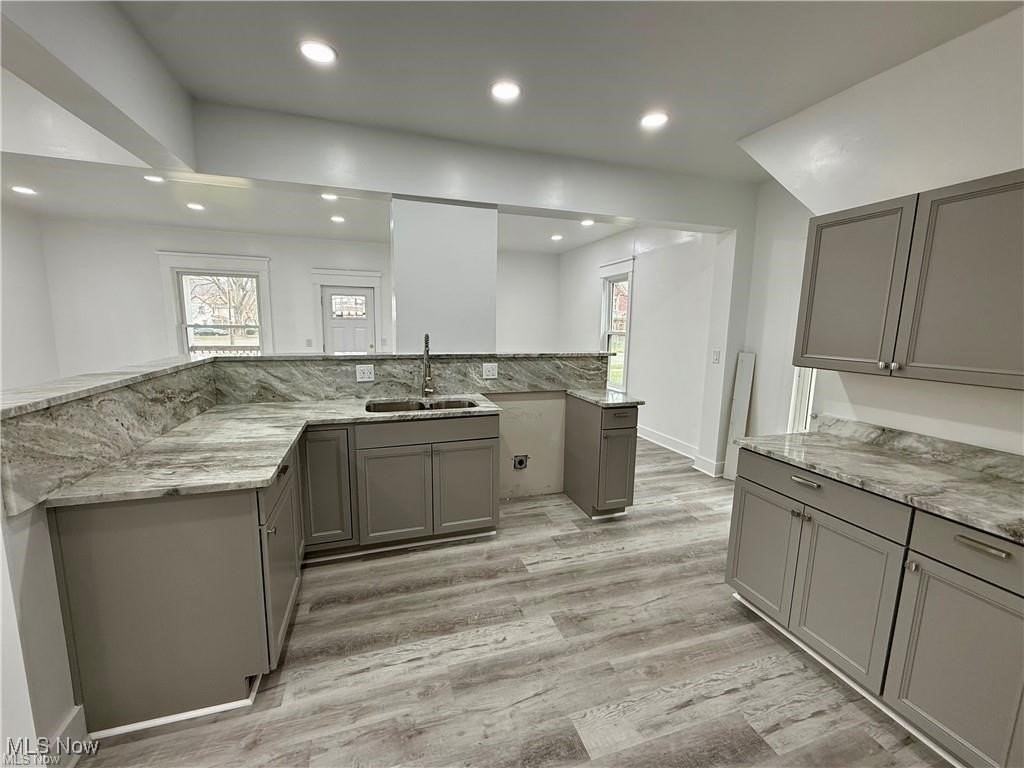 338 N Wooster Ave - Photo 3 of 15