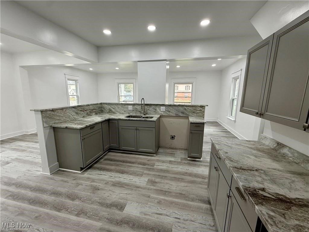 338 N Wooster Ave - Photo 4 of 15