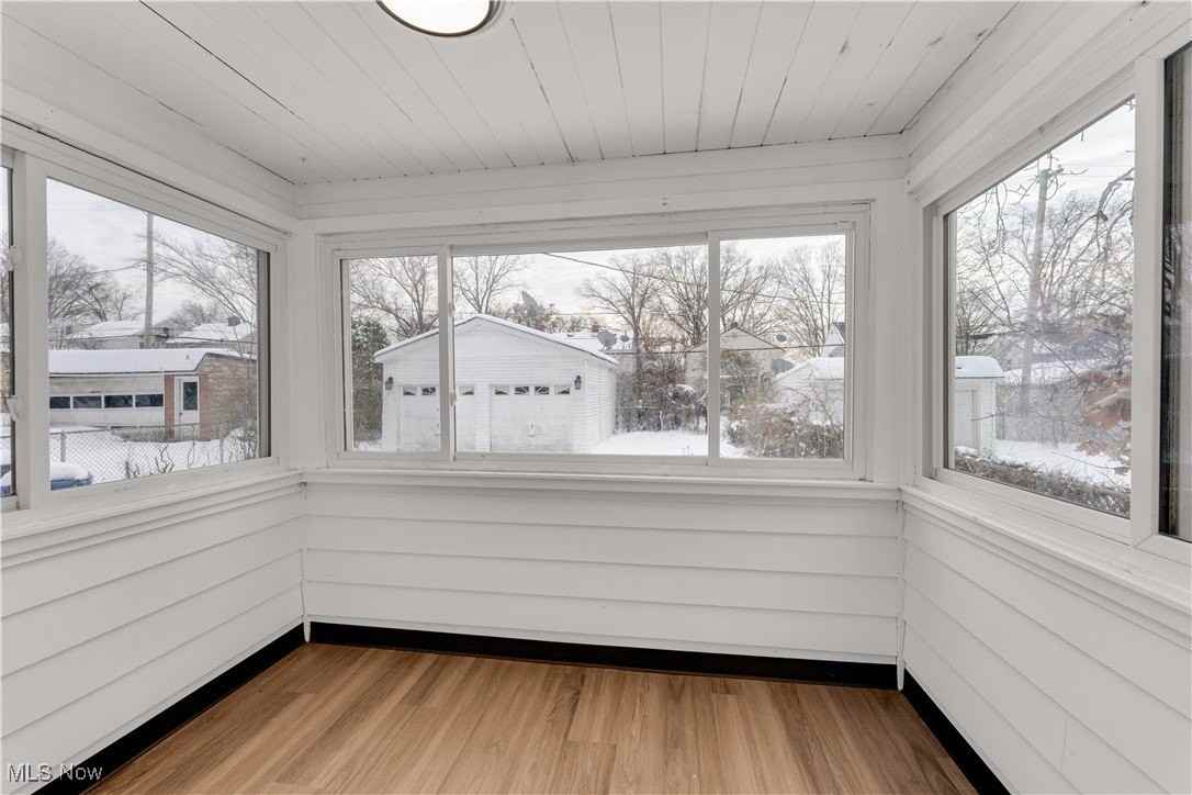 17416 Throckley Ave - Photo 3 of 27